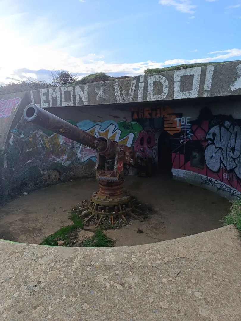 Entre acantilados, encinas y fortines: una ruta espectacular desde La Arena — imagen de la ruta