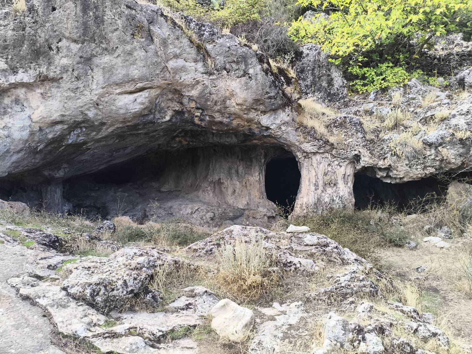 Cueva de los mármoles, cañada del sereno